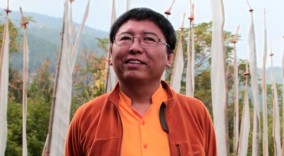 Rinpoche-flags header